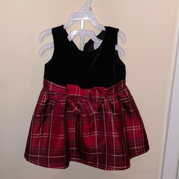 A red plaid dress for 12-18 months bought at children’s place. Only worn once .